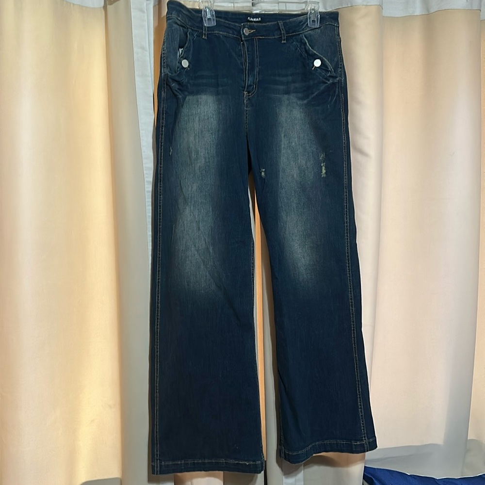 Vintage straight leg mid waist.